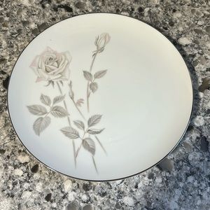 Noritake china 10 1/2 inch Melrose dinner plate